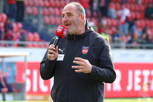 16.05.2026, xrekx, Fussball 1.Bundesliga, 1.FC Heidenheim - FSV Mainz 05 v.l. Frank Schmidt Trainer (1.FC Heidenheim 1846) Ansprache an die Fans bedankt bedanken sich bei den Fans, the player thanks the fans for their support (DFL DFB REGULATIONS PROHIBIT ANY USE OF PHOTOGRAPHS as IMAGE SEQUENCES and or QUASI-VIDEO) Heidenheim