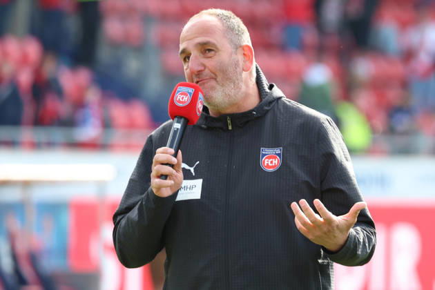 16.05.2026, xrekx, Fussball 1.Bundesliga, 1.FC Heidenheim - FSV Mainz 05 v.l. Frank Schmidt Trainer (1.FC Heidenheim 1846) Ansprache an die Fans bedankt bedanken sich bei den Fans, the player thanks the fans for their support (DFL DFB REGULATIONS PROHIBIT ANY USE OF PHOTOGRAPHS as IMAGE SEQUENCES and or QUASI-VIDEO) Heidenheim