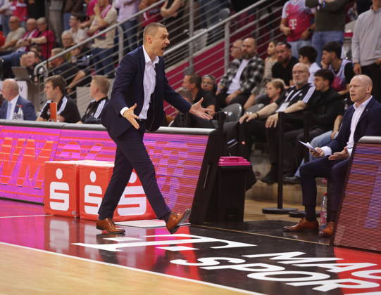 Trainer Marko Stankovic Telekom Baskets Bonn vs. Fitness First Würzburg Baskets Playoffs Viertelfinale Spiel 1 - Saison 2025 26