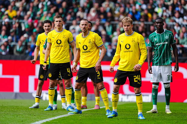 Nico Schlotterbeck (Borussia Dortmund, 04), Waldemar Anton (Borussia Dortmund, 03), Daniel Svensson (Borussia Dortmund, 24) GER, SV Werder Bremen vs. Borussia Dortmund, Fussball, Bundesliga, Spieltag 30, Spielzeit 2025 2026, 16.05.2026 DFL REGULATIONS PROHIBIT ANY USE OF PHOTOGRAPHS AS IMAGE SEQUENCES AND OR QUASI-VIDEO GER, SV Werder Bremen vs. Borussia Dortmund, Fussball, Bundesliga, Spieltag 30, Spielzeit 2025 2026, 16.05.2026 Bremen Copyright: xEibner-Pressefoto MarcelxvonxFehrnx EP_MFN