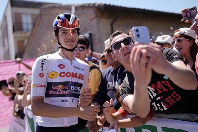 Italy™s Giulio Pellizzari of Red Bull - Bora - Hansgrohe White jersey during Stage 9 of the Giro d™Italia from Cervia to Corno alle Scale, Italy, Sunday May 17, 2026. Copyright: xFabioxFerrarix xLaPressex