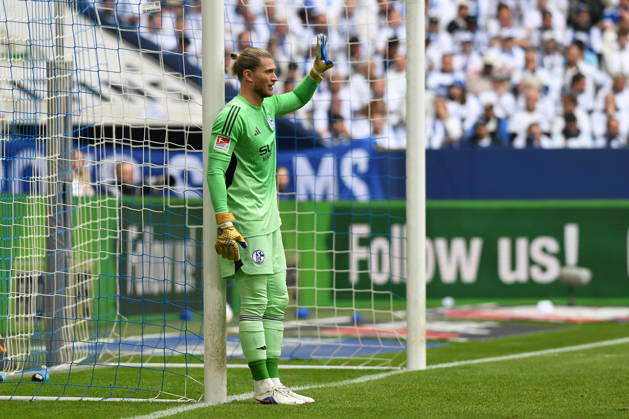 Torwart Loris Karius (FC Schalke 04) gestikuliert, gestik waehrend des Spiels der 2. Bundesliga zwischen FC Schalke 04 und Eintracht Braunschweig, Veltins-Arena am 17. May 2026 in Gelsenkirchen, Deutschland. (Foto von Ralf Treese DeFodi Images) +++ Torwart Loris Karius (FC Schalke 04) gestures during the 2. Bundesliga match between FC Schalke 04 and Eintracht Braunschweig at Veltins-Arena on May 17, 2026 in Gelsenkirchen, Germany. (Photo by Ralf Treese DeFodi Images) (Photo by Ralf Treese DeFodi Images) -