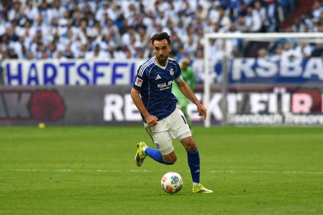 Kenan Karaman (FC Schalke 04) in Aktion, am Ball, Einzelaktion waehrend des Spiels der 2. Bundesliga zwischen FC Schalke 04 und Eintracht Braunschweig, Veltins-Arena am 17. May 2026 in Gelsenkirchen, Deutschland. (Foto von Ralf Treese DeFodi Images) +++ Kenan Karaman (FC Schalke 04) controls the ball during the 2. Bundesliga match between FC Schalke 04 and Eintracht Braunschweig at Veltins-Arena on May 17, 2026 in Gelsenkirchen, Germany. (Photo by Ralf Treese DeFodi Images) (Photo by Ralf Treese DeFodi Images) -