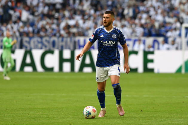 Hasan Kurucay (FC Schalke 04) in Aktion, am Ball, Einzelaktion waehrend des Spiels der 2. Bundesliga zwischen FC Schalke 04 und Eintracht Braunschweig, Veltins-Arena am 17. May 2026 in Gelsenkirchen, Deutschland. (Foto von Ralf Treese DeFodi Images) +++ Hasan Kurucay (FC Schalke 04) controls the ball during the 2. Bundesliga match between FC Schalke 04 and Eintracht Braunschweig at Veltins-Arena on May 17, 2026 in Gelsenkirchen, Germany. (Photo by Ralf Treese DeFodi Images) (Photo by Ralf Treese DeFodi Images) -