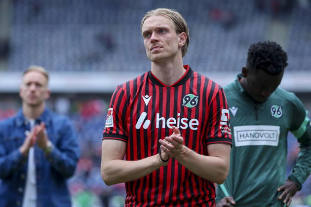 Stefan Teitur Thordarson (Hannover 96) schaut enttaeuscht, 2. Bundesliga, Hannover 96 v 1. FC Nürnberg, Heinz von Heiden Arena am 17. May 2026 in Hannover, Deutschland. (Foto von Marco Steinbrenner DeFodi Images) Stefan Teitur Thordarson (Hannover 96) looks dejected, 2. Bundesliga, Hannover 96 v 1. FC Nürnberg, Heinz von Heiden Arena, May 17, 2026 in Hanover, Germany. (Photo by Marco Steinbrenner DeFodi Images) -