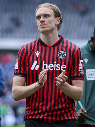 Stefan Teitur Thordarson (Hannover 96) schaut enttaeuscht, 2. Bundesliga, Hannover 96 v 1. FC Nürnberg, Heinz von Heiden Arena am 17. May 2026 in Hannover, Deutschland. (Foto von Marco Steinbrenner DeFodi Images) Stefan Teitur Thordarson (Hannover 96) looks dejected, 2. Bundesliga, Hannover 96 v 1. FC Nürnberg, Heinz von Heiden Arena, May 17, 2026 in Hanover, Germany. (Photo by Marco Steinbrenner DeFodi Images) -