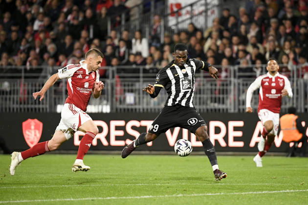 Stade Brestois 29 v Angers SCO - Ligue 1 McDonald s 2025 2026 05 Brendan CHARDONNET (sb29) - 09 Goduine KOYALIPOU (sco) during the Ligue 1 McDonald s match between Brest and Angers at Stade Francis Le Ble on May 17, 2026 in Brest, France. Brest France Copyright: xEwenxGavetx 776348400