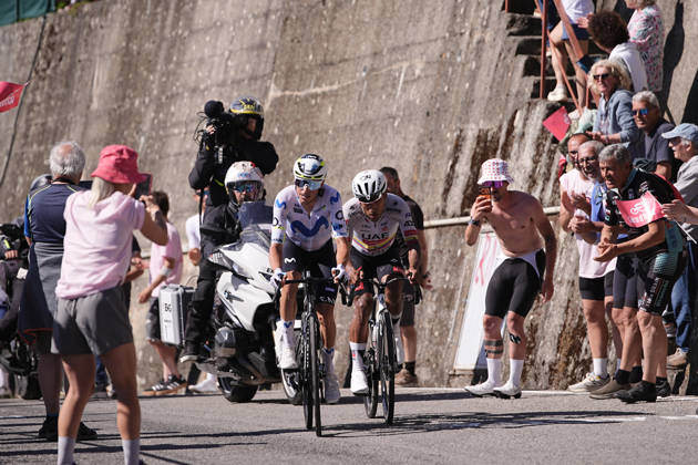 Spain™s Enric Mas Nicolau of Movistar Team and Ecuador™s Manuel Jhonatan Narvaez of UAE Team Emirates XRG during Stage 11 of the Giro d™Italia, from Porcari to Chiavari, Italy, Wednesday, May 20, 2026. Copyright: xMarcoxAlpozzi LaPressex