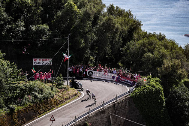 Spain™s Enric Mas Nicolau of Movistar Team and Ecuador™s Manuel Jhonatan Narvaez of UAE Team Emirates XRG during Stage 11 of the Giro d™Italia, from Porcari to Chiavari, Italy, Wednesday, May 20, 2026. Copyright: xMarcoxAlpozzi LaPressex
