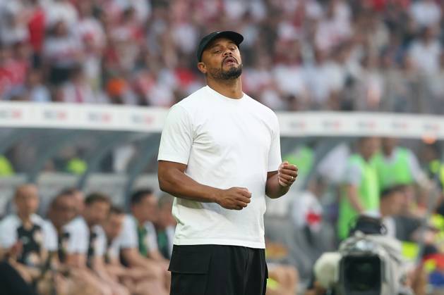 enttaeuschung bei Chef-Trainer Vincent Kompany (FC Bayern Muenchen), FC Bayern Muenchen vs. VfB Stuttgart, Fussball, 83. DFB-Pokalfinale, 23.05.2026 DFL DFB regulations prohibit any use of photographs as image sequences and or quasi-video Berlin Berlin Deutschland