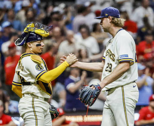 Milwaukee Brewers closing pitcher Trevor Megill (R) and Milwaukee Brewers catcher William Contreras celebrate after the final out in the ninth inning of the MLB, Baseball Herren, USA game between the St. Louis Cardinals and the Milwaukee Brewers at American Family Field in Milwaukee, Wisconsin on Tuesday, May 26, 2026. The Brewers defeated the Cardinals 6-0. MIL20260526834 TANNENxMAURY
