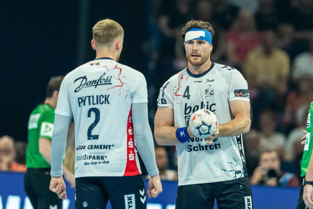 Simon Pytlick (SG Flensburg-Handewitt) und Johannes Golla (SG Flensburg-Handewitt) speaks with during the handball semi-final of the the Winamax EHF Finals 2026 between MT Melsungen and SG Flensburg-Handewitt at Barclays Arena on May 30, 2026 in Hamburg, Germany. -