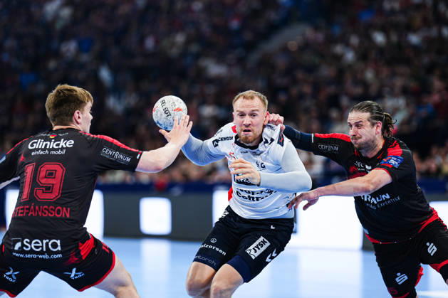 Reynir Thor Stefansson (MT Melsungen, 19), Simon Pytlick (SG Flensburg-Handewitt, 02), Olle Forsell Schefvert (MT Melsungen, 25) GER, MT Melsungen vs. SG Flensburg-Handewitt, Handball, EHF European League, Halbfinale, Saison 2025 2026, 30.05.2026 GER, MT Melsungen vs. SG Flensburg-Handewitt, Handball, EHF European League, Halbfinale, Saison 2025 2026, 30.05.2026 Hamburg Copyright: xEibner-Pressefoto MarcelxvonxFehrnx EP_MFN