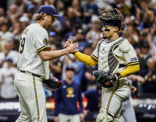 Milwaukee Brewers closing pitcher Trevor Megill (L) and Milwaukee Brewers catcher William Contreras (R) celebrate after the final out in the ninth inning of the MLB, Baseball Herren, USA game between the Cleveland Guardians and the Milwaukee Brewers at American Family Field in Milwaukee, Wisconsin on Tuesday, June 16, 2026. The Brewers beat the Guardians 2-1. 4MIL20260616824 TANNENxMAURY