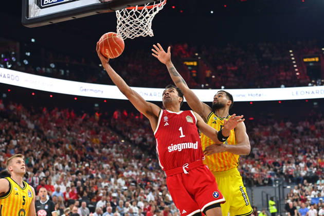Oscar DA SILVA (FCB), Aktion,Zweikampf gegen Norris AGBAKOKO (Berlin). Basketball BBL,Saison 2025 2026 Play Off Finale Spiel 5, FC Bayern Muenchen - Alba Berlin 81-84 am 21.06.2026 S A P G A R D EN