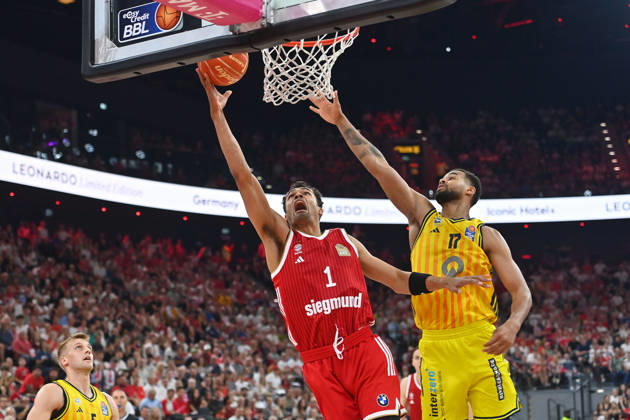 Oscar DA SILVA (FCB), Aktion,Zweikampf gegen Norris AGBAKOKO (Berlin). Basketball BBL,Saison 2025 2026 Play Off Finale Spiel 5, FC Bayern Muenchen - Alba Berlin 81-84 am 21.06.2026 S A P G A R D EN