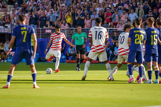 USA: Fußball FIFA World Cup, WM, Weltmeisterschaft, Fussball 2026, Sechzehntelfinale - USA vs Bosnien - Herzegowina im Levi™s Stadium (Santa Clara, San Francisco Bay Area, Kalifornien): Tor und Torjubel zum 2:0 durch Malik Tillman (USA, 17) Freude, Emotionen, Jubel Copyright: xJOERANxSTEINSIEKx