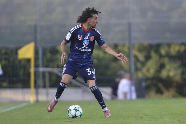 Anas Slimani (Fortuna Düsseldorf) in Aktion, am Ball, Einzelaktion waehrend des Testspiels zwischen 1.FC Monheim und Fortuna Düsseldorf, Merkur Spielbanken Arena am 03. July 2026 in Monheim am Rhein, Deutschland. (Foto von Oliver Kaelke DeFodi Images) +++ Anas Slimani (Fortuna Düsseldorf) controls the ball during the friendly match between 1.FC Monheim and Fortuna Düsseldorf at Merkur Spielbanken Arena on July 3, 2026 in Monheim, Germany. (Photo by Oliver Kaelke DeFodi Images) (Photo by Oliver Kaelke DeFodi Images) -