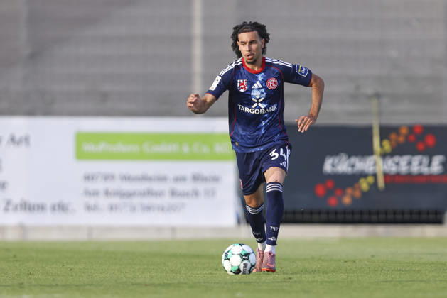 Anas Slimani (Fortuna Düsseldorf) in Aktion, am Ball, Einzelaktion waehrend des Testspiels zwischen 1.FC Monheim und Fortuna Düsseldorf, Merkur Spielbanken Arena am 03. July 2026 in Monheim am Rhein, Deutschland. (Foto von Oliver Kaelke DeFodi Images) +++ Anas Slimani (Fortuna Düsseldorf) controls the ball during the friendly match between 1.FC Monheim and Fortuna Düsseldorf at Merkur Spielbanken Arena on July 3, 2026 in Monheim, Germany. (Photo by Oliver Kaelke DeFodi Images) (Photo by Oliver Kaelke DeFodi Images) -