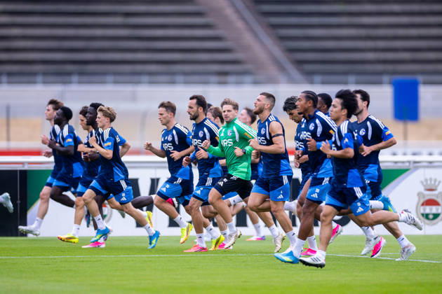 08.07.2026, Fussball, Training des FC Schalke 04. Die Spieler des S04 sprinten. Gelsenkirchen Trainingsgelände FC Schalke 04 NRW Deutschland xRHR-FOTO YYx Copyright: RHR-FOTOx RHR-FOTO YY
