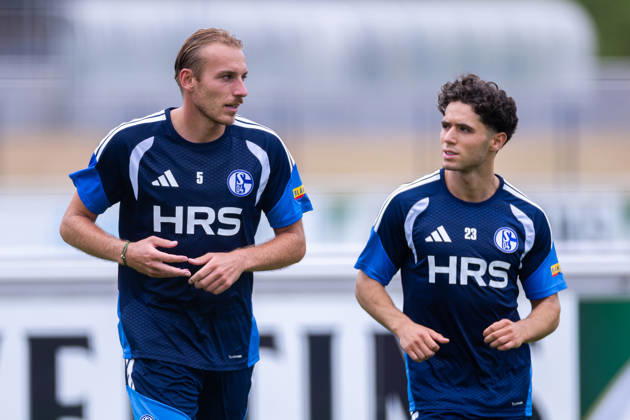 08.07.2026, Fussball, Training des FC Schalke 04. v. l. Timo Becker (FC Schalke 04), Soufiane El-Faouzi (FC Schalke 04). Gelsenkirchen Trainingsgelände FC Schalke 04 NRW Deutschland xRHR-FOTO YYx Copyright: RHR-FOTOx RHR-FOTO YY