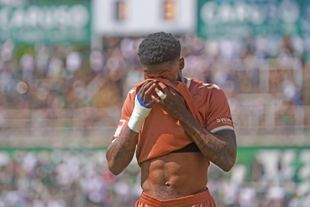 Moritz-Broni Kwarteng (1. FC Magdeburg, 10) macht die extreme Hitze zu schaffen BSG Chemie Leipzig vs. 1. FC Magdeburg, Fussball, Testspiel, Saison 2026 2027, 12.07.2026 BSG Chemie Leipzig vs. 1. FC Magdeburg, Fussball, Testspiel, Saison 2026 2027, 12.07.2026 Leipzig Copyright: xEibner-Pressefoto PiaxSchindlerx EP_PSR