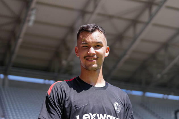 Mio Backhaus (SC Freiburg) , Deutschland, Fussball, 1. Bundesliga, 2026 2027, SC Freiburg, Öffentliches Training, 12.07.2026, Europa-Park Stadion, Freiburg Freiburg Europa-Park Stadion Baden-Württemberg Deutschland Copyright: xArnexAmbergx