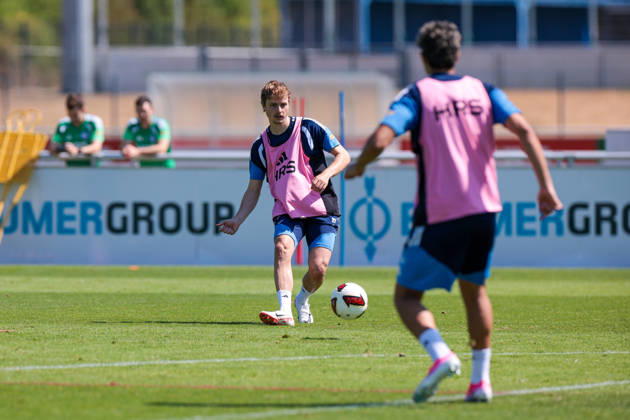 15.07.2026, Fussball, Training des FC Schalke 04. Finn Porath (FC Schalke 04). Gelsenkirchen Trainingsgelände FC Schalke 04 NRW Deutschland xRHR-FOTO YYx Copyright: RHR-FOTOx RHR-FOTO YY