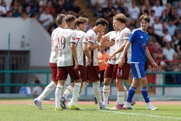 Team (FC Augsburg) Tor zum 1 : 0 beim Spiel zwischen FC Augsburg v BFV-Schwaben-Auswahl, Fussball, Herren, Bundesliga, 2026 2027, Testspiel am 18.07.2026 in Augsburg, Rosenaustadion. Bayern Deutschland
