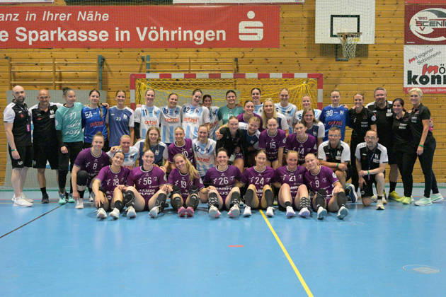 Gemeinsames Bild nach Spielende der TusSies und der Union TusSies Metzingen vs. Sport-Union Neckarsulm , Handball, Vorbereitung, Testspiel, Saison 2026 2027, 18.07.2026 TusSies Metzingen vs. Sport-Union Neckarsulm , Handball, Vorbereitung, Testspiel, Saison 2026 2027, 18.07.2026 Voehringen Copyright: xEibner-Pressefotox EP_TBR
