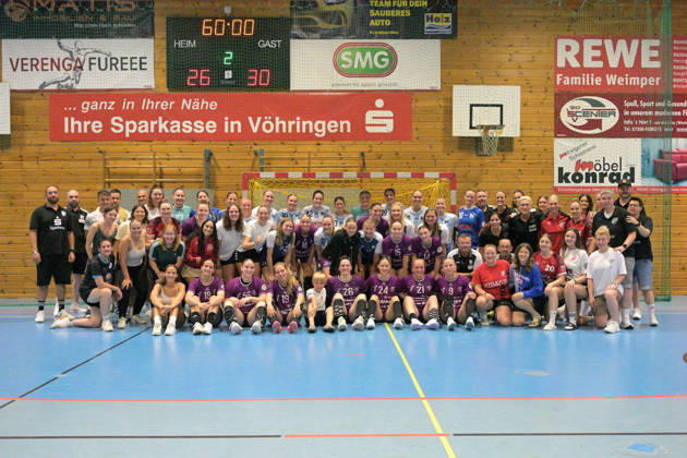 Gemeinsames Bild nach Spielende der TusSies Metzingen, der Union Neckarsulm und der Frauen 1 des SC Voehringen TusSies Metzingen vs. Sport-Union Neckarsulm , Handball, Vorbereitung, Testspiel, Saison 2026 2027, 18.07.2026 TusSies Metzingen vs. Sport-Union Neckarsulm , Handball, Vorbereitung, Testspiel, Saison 2026 2027, 18.07.2026 Voehringen Copyright: xEibner-Pressefotox EP_TBR