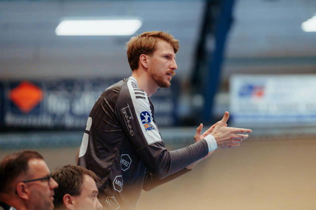 2. Handball-Bundesliga - 32. Spieltag: Dessau-Roßlauer HV 06 - SG BBM Bietigheim Philip Ambrosius (Dessau-Roßlauer HV 06, 16) feuert die Mannschaft an am 22.05.2026 in Anhalt-Arena, Dessau-Roßlau (Sachsen-Anhalt) Dessau-Roßlau Anhalt-Arena Dessau Sachsen-Anhalt Deutschland