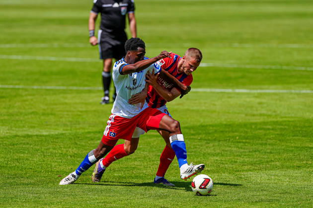 Albert Sambi Lokonga (Hamburger SV, 06), Adrian Beck (1. FC Heidenheim, 21) AUT, Hamburger SV vs. 1. FC Heidenheim, Fussball, Testspiel, Saison 2026 2027, 25.07.2026 AUT, Hamburger SV vs. 1. FC Heidenheim, Fussball, Testspiel, Saison 2026 2027, 25.07.2026 Kematen Copyright: xEibner-Pressefoto MarcelxvonxFehrnx EP_MFN