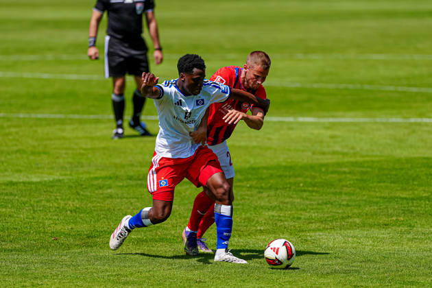 Albert Sambi Lokonga (Hamburger SV, 06), Adrian Beck (1. FC Heidenheim, 21) AUT, Hamburger SV vs. 1. FC Heidenheim, Fussball, Testspiel, Saison 2026 2027, 25.07.2026 AUT, Hamburger SV vs. 1. FC Heidenheim, Fussball, Testspiel, Saison 2026 2027, 25.07.2026 Kematen Copyright: xEibner-Pressefoto MarcelxvonxFehrnx EP_MFN
