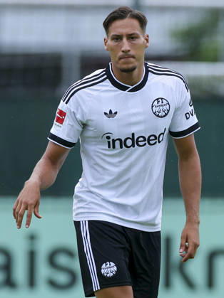 Younes Ebnoutalib (Eintracht Frankfurt) schaut enttäuscht waehrend des Freundschaftsspiels zwischen Trabzonspor und Eintracht Frankfurt, SAK-Sportanlage Nonntal am 26. July 2026 in Salzburg, Österreich. (Foto von Marco Steinbrenner DeFodi Images) +++ Younes Ebnoutalib (Eintracht Frankfurt) looks dejected during the Friendly match between Trabzonspor and Eintracht Frankfurt at SAK-Sportanlage Nonntal on July 26, 2026 in Salzburg, Austria. (Photo by Marco Steinbrenner DeFodi Images) -