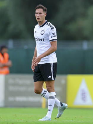 Younes Ebnoutalib (Eintracht Frankfurt) schaut enttäuscht waehrend des Freundschaftsspiels zwischen Trabzonspor und Eintracht Frankfurt, SAK-Sportanlage Nonntal am 26. July 2026 in Salzburg, Österreich. (Foto von Marco Steinbrenner DeFodi Images) +++ Younes Ebnoutalib (Eintracht Frankfurt) looks dejected during the Friendly match between Trabzonspor and Eintracht Frankfurt at SAK-Sportanlage Nonntal on July 26, 2026 in Salzburg, Austria. (Photo by Marco Steinbrenner DeFodi Images) -