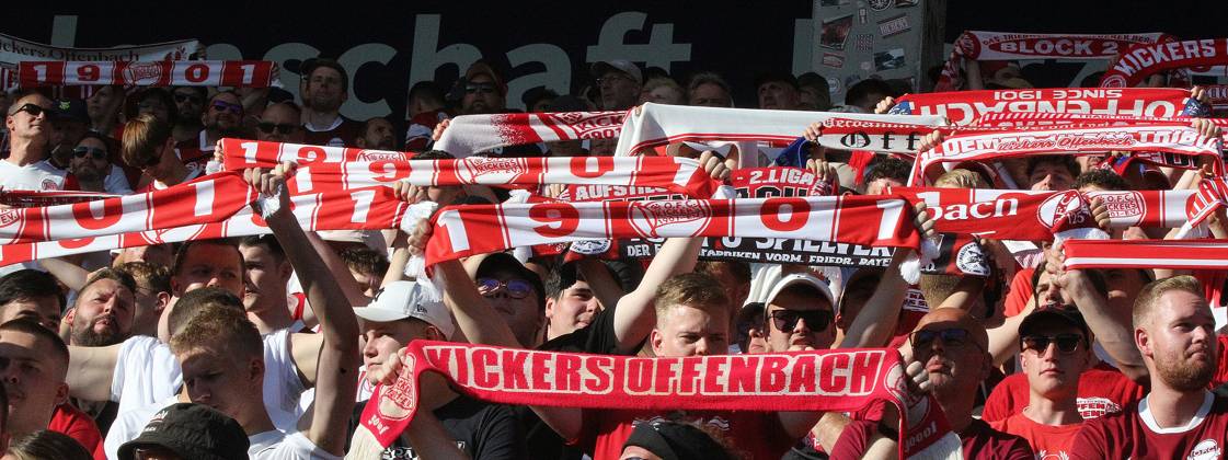 29.07.2026 xmgoodx Offenbach am Main, Plutos Stadion am Bieberer Berg - Jubiläumsspiel Kickers Offenbach (OFC) - VfB Stuttgart Fans Zuschauer von Offenbach mit Schals