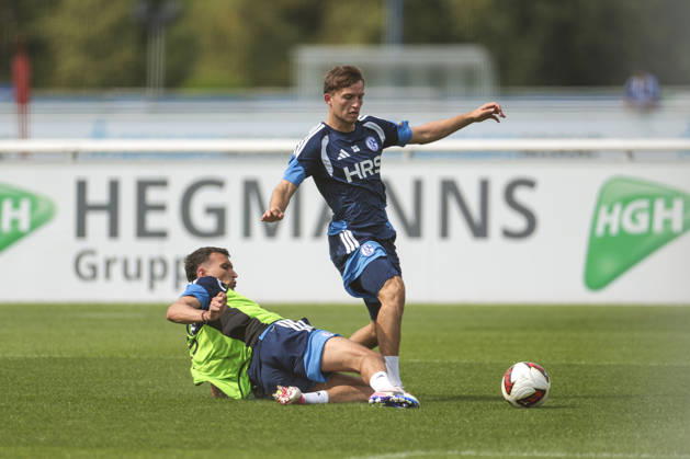 30.07.2026, Fussball, Training des FC Schalke 04. v. l. Dejan Ljubicic (FC Schalke 04), Vitalie Becker (FC Schalke 04). Gelsenkirchen Trainingsgelände FC Schalke 04 NRW Deutschland xRHR-FOTO YYx Copyright: RHR-FOTOx RHR-FOTO YY