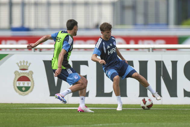 30.07.2026, Fussball, Training des FC Schalke 04. v. l. Dejan Ljubicic (FC Schalke 04), Vitalie Becker (FC Schalke 04). Gelsenkirchen Trainingsgelände FC Schalke 04 NRW Deutschland xRHR-FOTO YYx Copyright: RHR-FOTOx RHR-FOTO YY