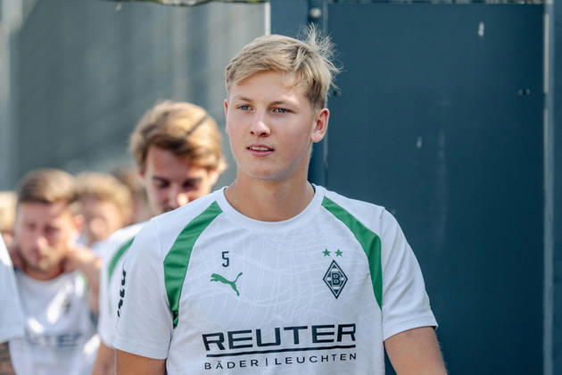 Jan Leszczynski (Borussia Moenchengladbach, 05) auf dem Weg zum Trainingsplatz. Oeffentliches Training Borussia Moenchengladbach auf dem Trainingsgelaende am ista-Borussia Park, 1. Bundesliga, Fussball, Saison 2026 2027, 30.07.2026 oeffentliches Training Borussia Moenchengladbach, 1. Bundesliga, Saison 2026 2027, 30.07.2026 Moenchengladbach Copyright: xEibner-Pressefoto ThomasxHaeslerx EP_THR