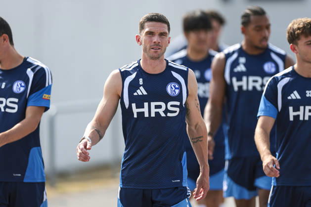 30.07.2026, Fussball, Training des FC Schalke 04. Robin Gosens (FC Schalke 04) kommt zum Trainingg. Gelsenkirchen Trainingsgelände FC Schalke 04 NRW Deutschland xRHR-FOTO YYx Copyright: RHR-FOTOx RHR-FOTO YY