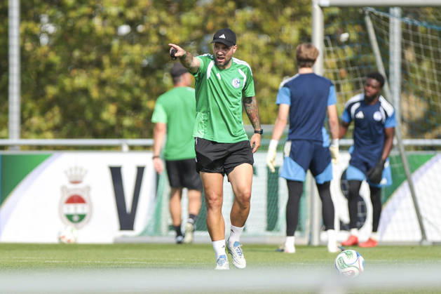 30.07.2026, Fussball, Training des FC Schalke 04. Co-Trainer Pierre Michel Lasogga (FC Schalke 02 II) gibt Anweisungen. Gelsenkirchen Trainingsgelände FC Schalke 04 NRW Deutschland xRHR-FOTO YYx Copyright: RHR-FOTOx RHR-FOTO YY