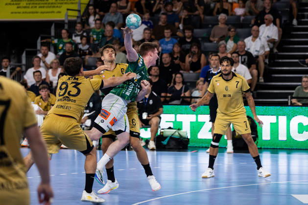 Oskar NEUDECK (FRISCH AUF! Goeppingen, 02) erzielt ein Tor, Aktion, Torwurf GER, FRISCH AUF! Goeppingen vs. Sporting Lissabon, Handball, Testspiel Vorbereitung, Spielzeit 2026 2027, 02.08.2026, GER, FRISCH AUF! Goeppingen vs. Sporting Lissabon, Handball, Testspiel Vorbereitung, Spielzeit 2026 2027, 02.08.2026, Neu-Ulm Copyright: xEibnerxPressefoto OliverxSchmidtx EP_OST