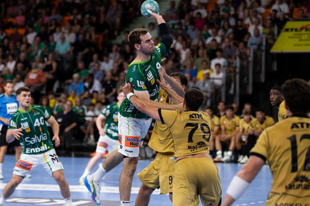 Max BENEKE (FRISCH AUF! Goeppingen, 09) erzielt ein Tor, Aktion, Torwurf GER, FRISCH AUF! Goeppingen vs. Sporting Lissabon, Handball, Testspiel Vorbereitung, Spielzeit 2026 2027, 02.08.2026, GER, FRISCH AUF! Goeppingen vs. Sporting Lissabon, Handball, Testspiel Vorbereitung, Spielzeit 2026 2027, 02.08.2026, Neu-Ulm Copyright: xEibnerxPressefoto OliverxSchmidtx EP_OST
