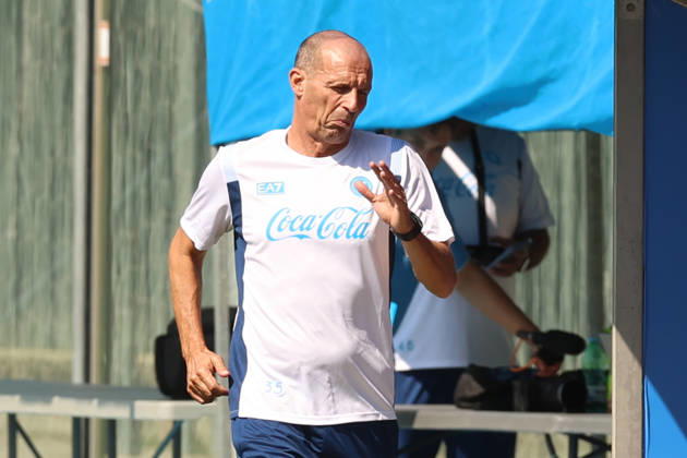 SSC Napoli Training Session Massimiliano Allegri, coach of Napoli, during a training session on Day of the preseason camp of SSC Napoli at stadio Patini in Castel di Sangro, Italy, on August 2, 2025. Castel di Sangro Italy Copyright: xCiroxDexLucax originalFilename:deluca-sscnapol260802_npck1