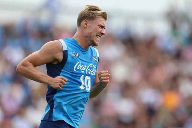 SSC Napoli Training Session Rasmus Hojlund of Napoli participates in a training session during the preseason camp of SSC Napoli at Stadio Patini in Castel di Sangro, Italy, on August 2, 2025. Castel di Sangro Italy  Copyright: xCiroxDexLucax originalFilename:deluca-sscnapol260802_npog9