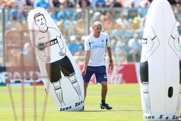 SSC Napoli Training Session Massimiliano Allegri, coach of Napoli, during a training session on Day of the preseason camp of SSC Napoli at stadio Patini in Castel di Sangro, Italy, on August 2, 2025. Castel di Sangro Italy Copyright: xCiroxDexLucax originalFilename:deluca-sscnapol260802_npYp2