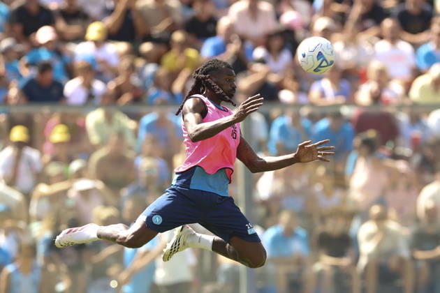 SSC Napoli Training Session Frank Zambo Anguissa of Napoli during a training session on the first day of the preseason camp of SSC Napoli at Stadio Patini in Castel di Sangro, Italy, on August 2, 2025. Castel di Sangro Italy Copyright: xCiroxDexLucax originalFilename:deluca-sscnapol260802_npzi6