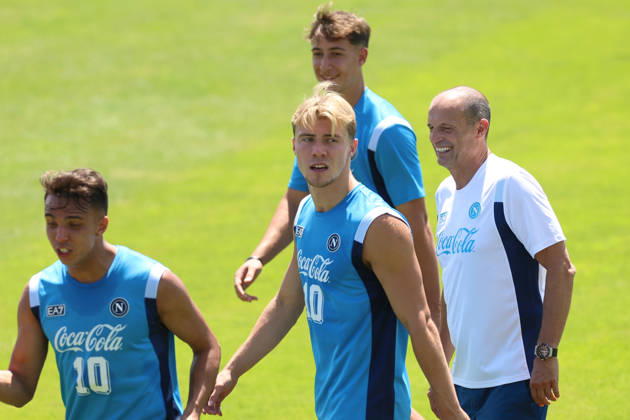 SSC Napoli Training Session Rasmus Hojlund of Napoli and coach Massimiliano Allegri during a training session on Day of the preseason camp of SSC Napoli at stadio Patini in Castel di Sangro, Italy, on August 3, 2025. Castel di Sangro Abruzzo Italy  Copyright: xCiroxDexLucax originalFilename:deluca-sscnapol260803_np5TG