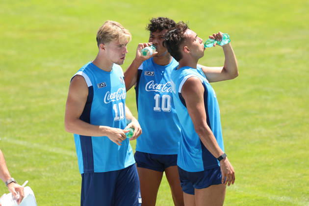 SSC Napoli Training Session Rasmus Hojlund of Manchester United, ManU and Alisson Santos of Napoli during a training session on Day 1 of the preseason camp of SSC Napoli at Stadio Patini in Castel di Sangro, Italy, on August 3, 2025. Castel di Sangro Abruzzo Italy  Copyright: xCiroxDexLucax originalFilename:deluca-sscnapol260803_npDSZ